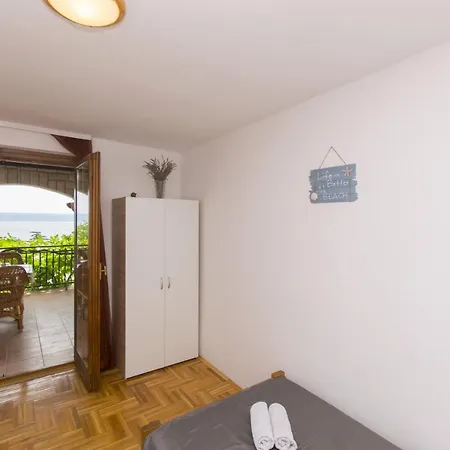 Apartment Iva 2 *
