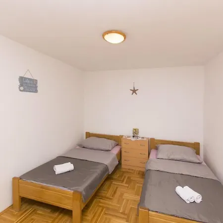 Iva 2 Apartment *